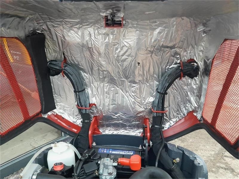Mole M12 FABRIKS NY - Мини багер: снимка 3 Mole M12 FABRIKS NY - Мини багер: снимка 3