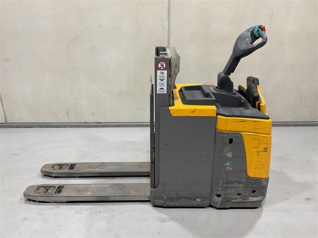 Jungheinrich ERD 220 - Стакер: снимка 3 Jungheinrich ERD 220 - Стакер: снимка 3