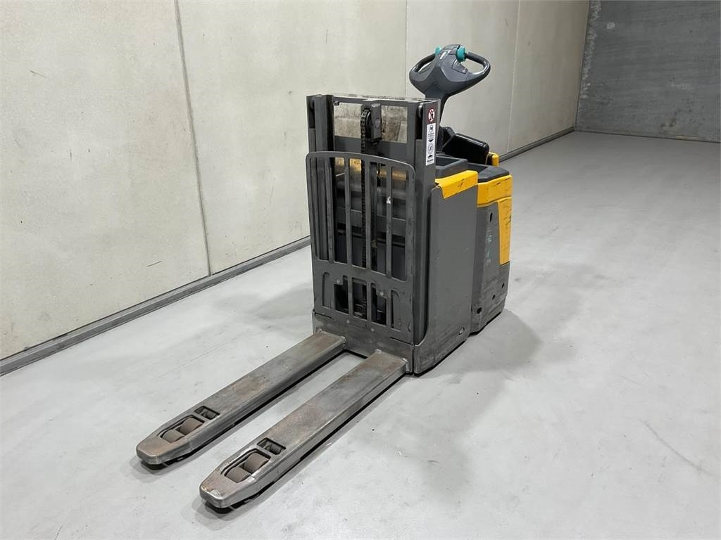 Jungheinrich ERD 220 - Стакер: снимка 4 Jungheinrich ERD 220 - Стакер: снимка 4