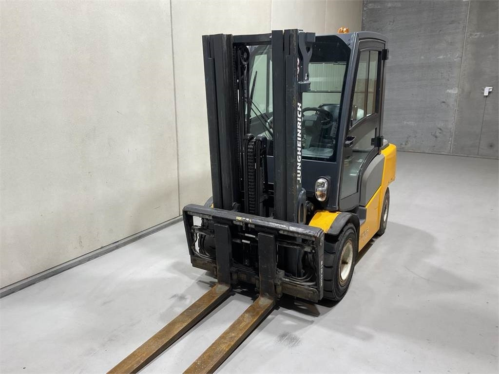Jungheinrich TFG 430 - Газокар: снимка 4 Jungheinrich TFG 430 - Газокар: снимка 4