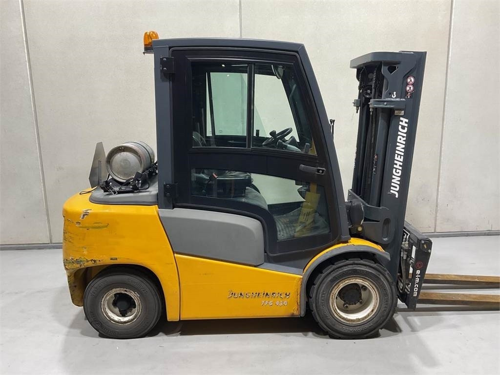 Jungheinrich TFG 430 - Газокар: снимка 1 Jungheinrich TFG 430 - Газокар: снимка 1