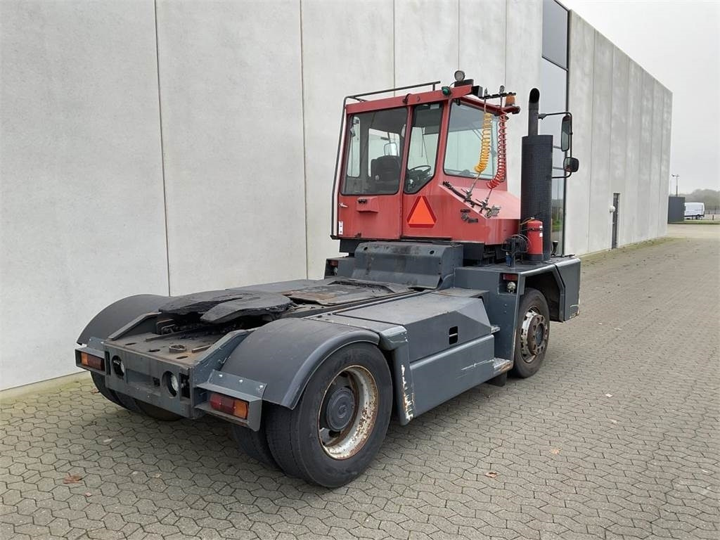 Kalmar TT2000 - Терминален влекач: снимка 2 Kalmar TT2000 - Терминален влекач: снимка 2