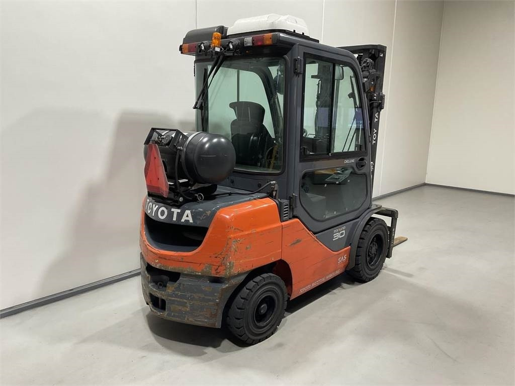Toyota 02-8FGF30 - Газокар: снимка 2 Toyota 02-8FGF30 - Газокар: снимка 2