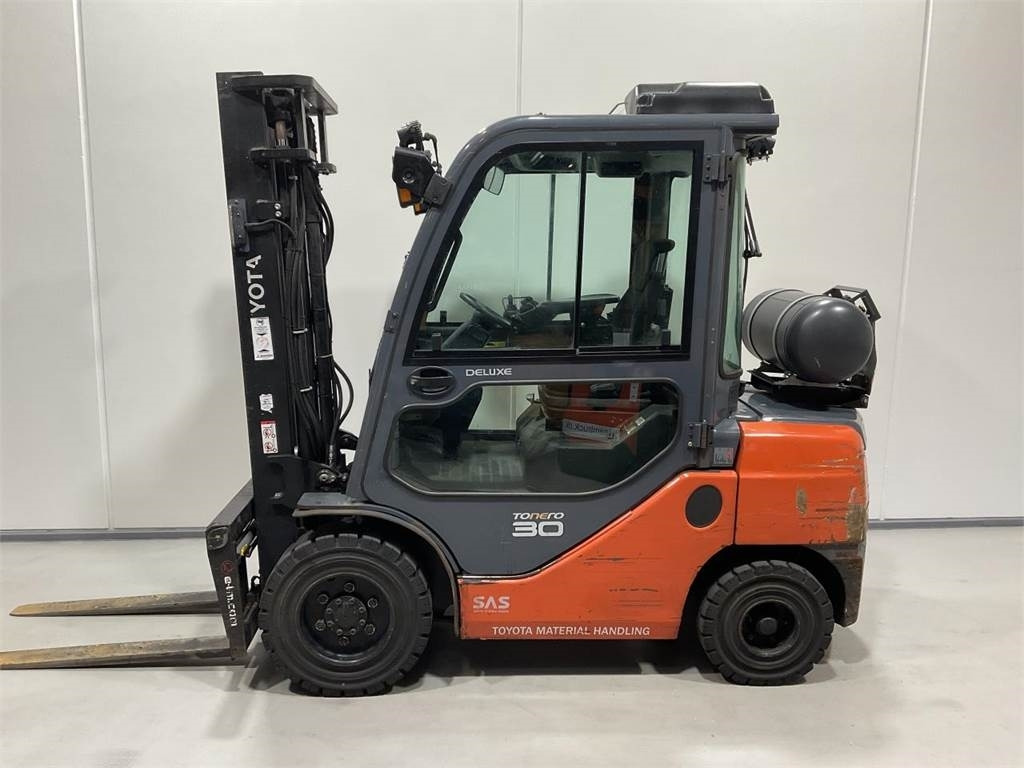 Toyota 02-8FGF30 - Газокар: снимка 3 Toyota 02-8FGF30 - Газокар: снимка 3