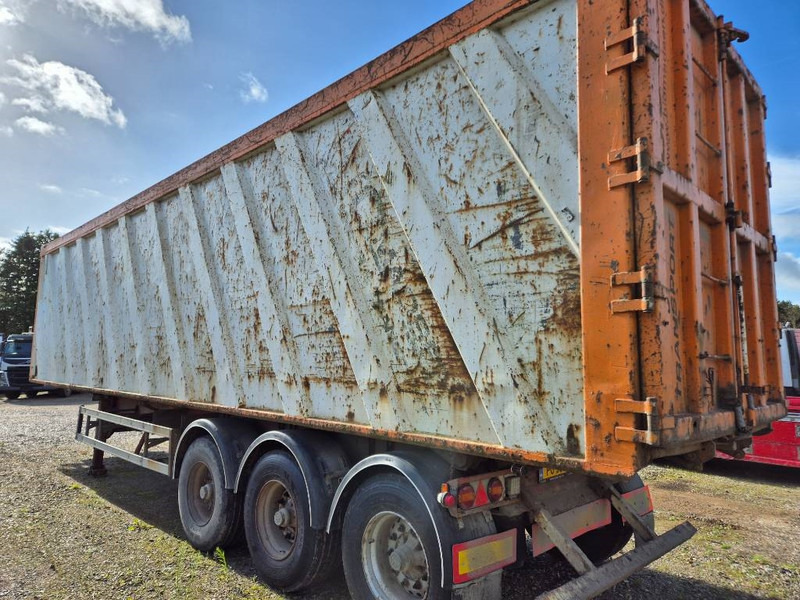 AMT 3 akslet 71m3 stål tipper // steel tipper - Самосвал полуремарке: снимка 4 AMT 3 akslet 71m3 stål tipper // steel tipper - Самосвал полуремарке: снимка 4
