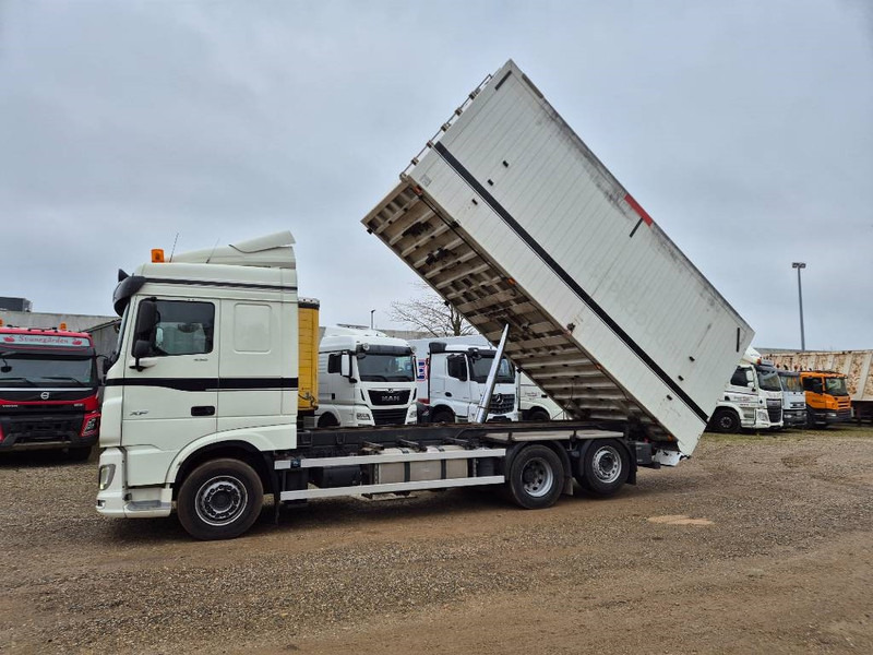 DAF XF 530 6x2 //Volume tipper// - Самосвал камион: снимка 2 DAF XF 530 6x2 //Volume tipper// - Самосвал камион: снимка 2