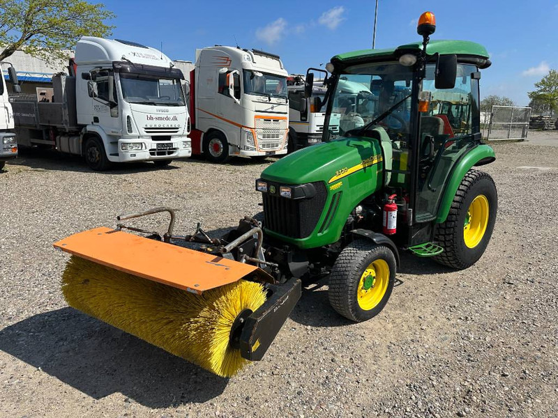 John Deere 3720 M/ Hydraulisk kost - Малък трактор: снимка 1 John Deere 3720 M/ Hydraulisk kost - Малък трактор: снимка 1