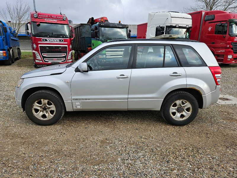 Suzuki Grand Vitara 2,0 GLX aut. Van 5d - Лекотоварен автомобил фургон: снимка 2 Suzuki Grand Vitara 2,0 GLX aut. Van 5d - Лекотоварен автомобил фургон: снимка 2