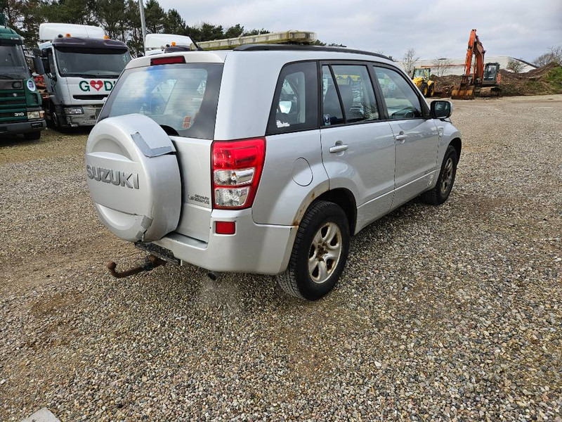 Suzuki Grand Vitara 2,0 GLX aut. Van 5d - Лекотоварен автомобил фургон: снимка 5 Suzuki Grand Vitara 2,0 GLX aut. Van 5d - Лекотоварен автомобил фургон: снимка 5