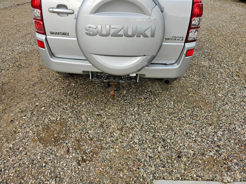 Suzuki Grand Vitara 2,0 GLX aut. Van 5d - Лекотоварен автомобил фургон: снимка 4 Suzuki Grand Vitara 2,0 GLX aut. Van 5d - Лекотоварен автомобил фургон: снимка 4