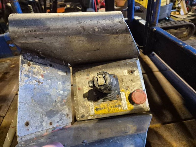 UpRight 2 persons lift - Ножична работна платформа: снимка 5 UpRight 2 persons lift - Ножична работна платформа: снимка 5