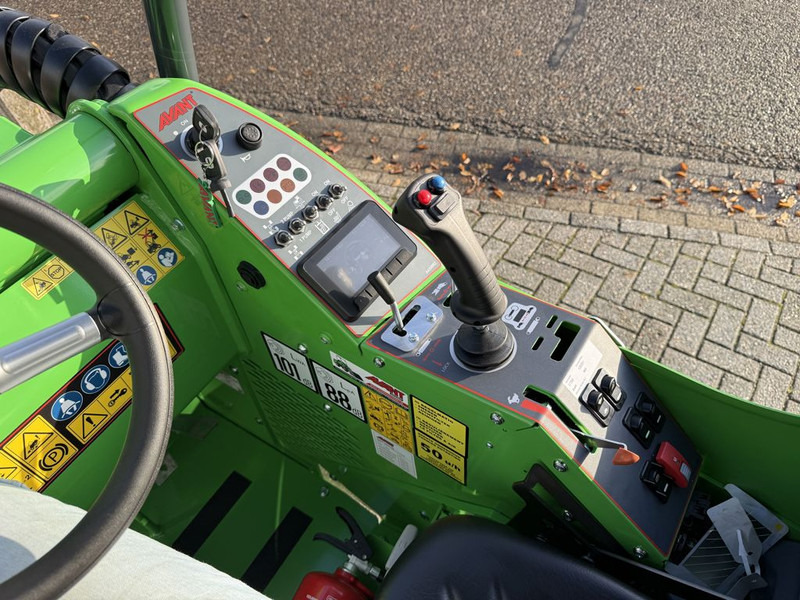 Нови Колесен товарач Avant 860i TDL+: снимка 6