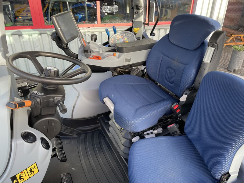New Holland T5.130 AC Stage V - Трактор: снимка 5 New Holland T5.130 AC Stage V - Трактор: снимка 5