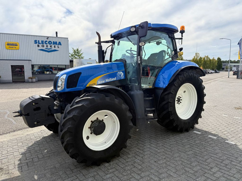 New Holland T6070 Elite - Трактор: снимка 2 New Holland T6070 Elite - Трактор: снимка 2