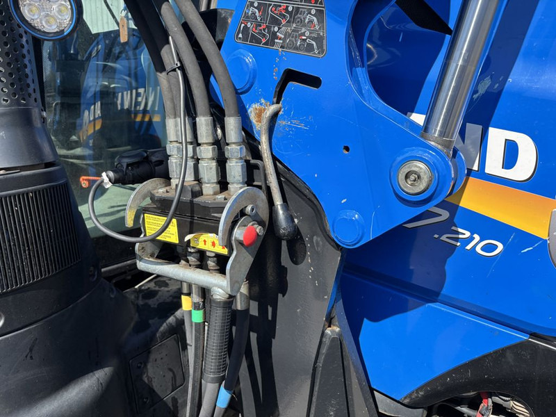 Трактор New Holland T7.210 AC Stage V + TL770 Voorlader: снимка 15