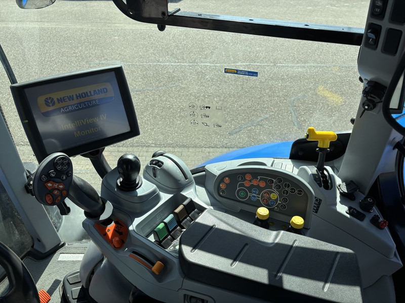 Трактор New Holland T7.210 AC Stage V + TL770 Voorlader: снимка 10