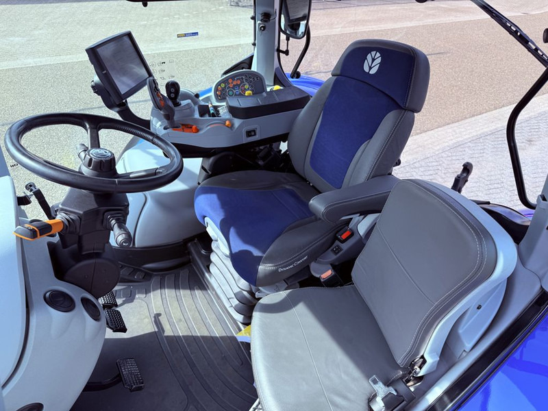 New Holland T7.245 AC STAGE V - Трактор: снимка 3 New Holland T7.245 AC STAGE V - Трактор: снимка 3