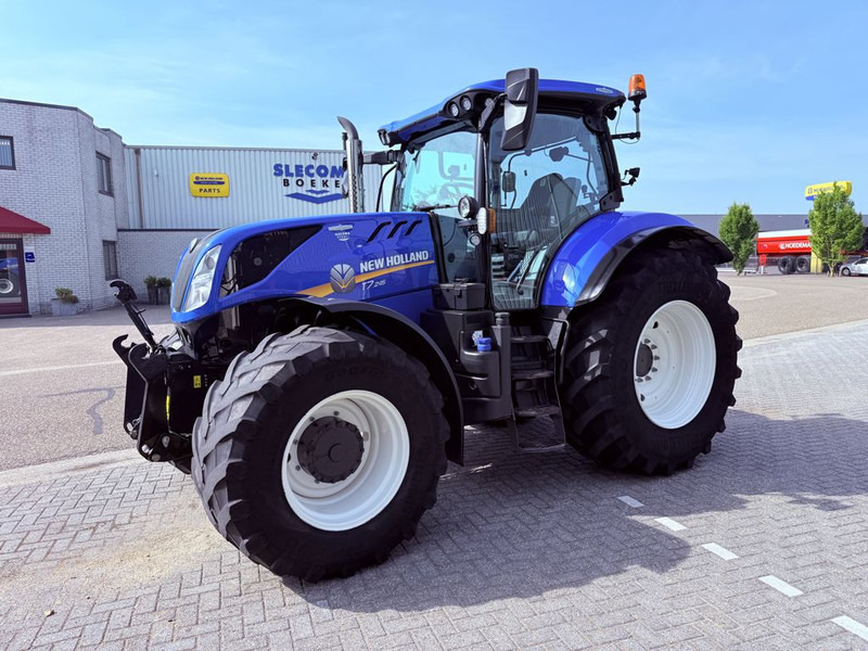 New Holland T7.245 AC STAGE V - Трактор: снимка 1 New Holland T7.245 AC STAGE V - Трактор: снимка 1