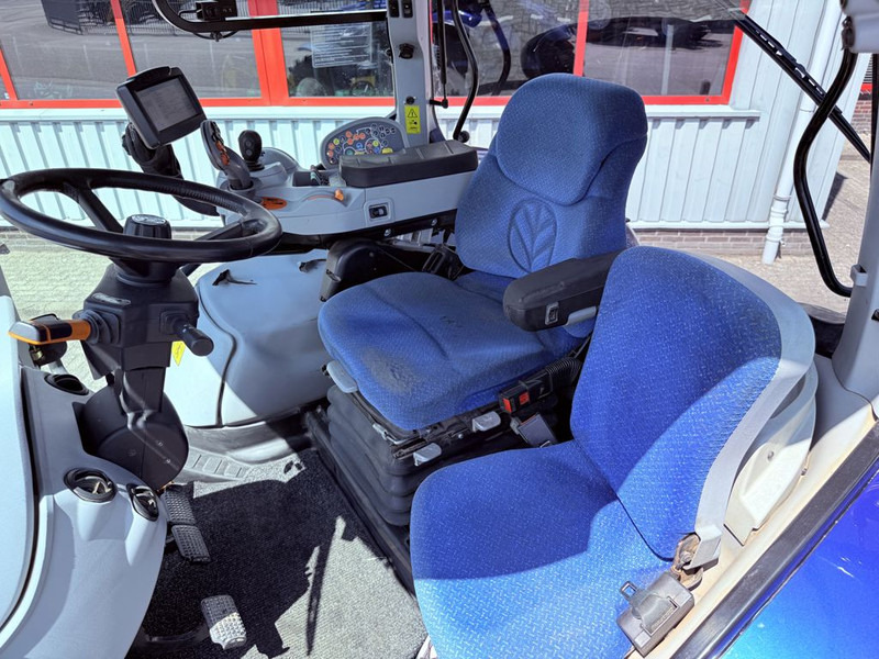 New Holland T7.270 AC - Трактор: снимка 3 New Holland T7.270 AC - Трактор: снимка 3
