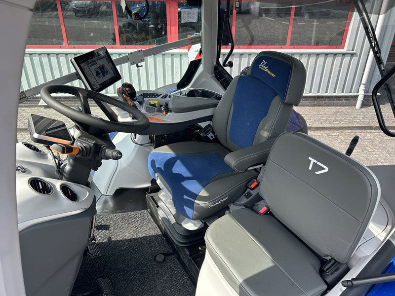 New Holland T7.300 AC New Gen Blue Power DEMO - Трактор: снимка 5 New Holland T7.300 AC New Gen Blue Power DEMO - Трактор: снимка 5