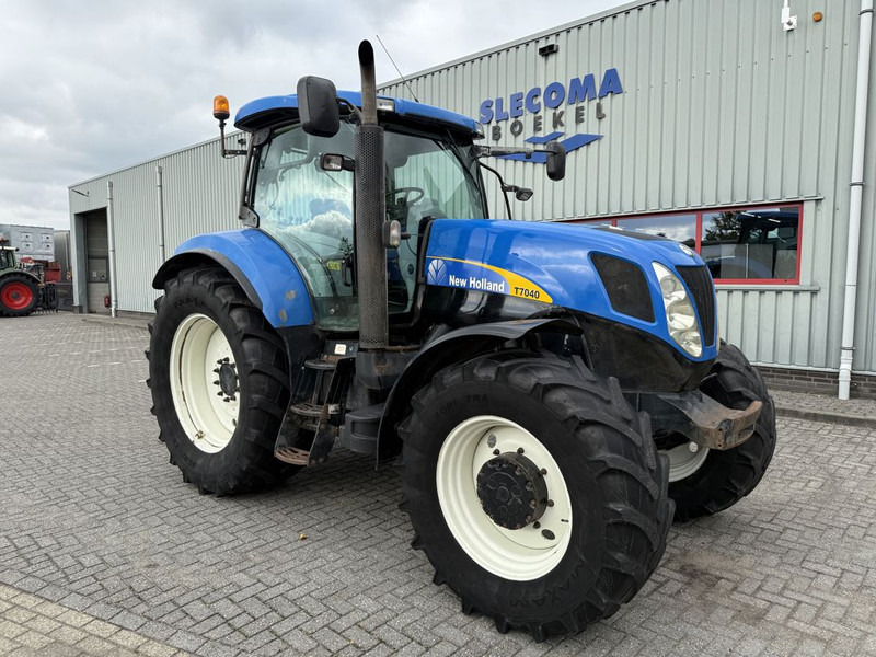 New Holland T7040 Power Command - Трактор: снимка 4 New Holland T7040 Power Command - Трактор: снимка 4