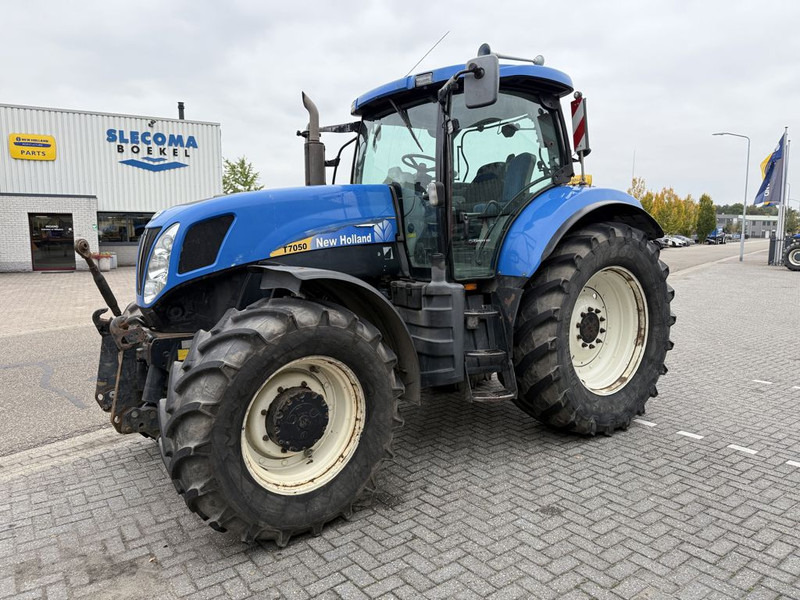 New Holland T7050 Power Command - Трактор: снимка 1 New Holland T7050 Power Command - Трактор: снимка 1