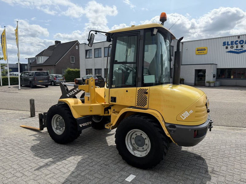 Volvo L30B Pro Shovel - Колесен товарач: снимка 2 Volvo L30B Pro Shovel - Колесен товарач: снимка 2