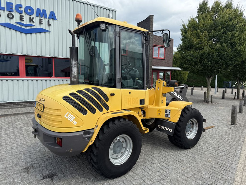 Volvo L30B Pro Shovel - Колесен товарач: снимка 3 Volvo L30B Pro Shovel - Колесен товарач: снимка 3