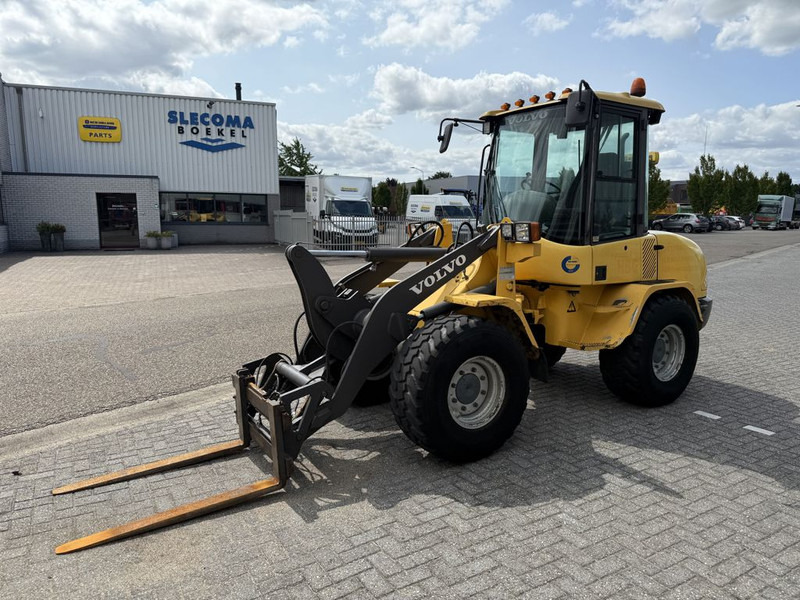 Volvo L30B Pro Shovel - Колесен товарач: снимка 1 Volvo L30B Pro Shovel - Колесен товарач: снимка 1