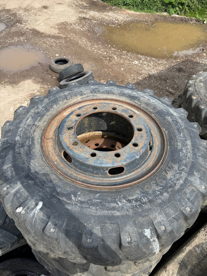 10.00X20 Tyres and Rims - Гуми и джанти: снимка 1 10.00X20 Tyres and Rims - Гуми и джанти: снимка 1