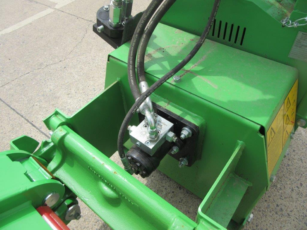 AVANT WOOD CHIPPER CH100 - Компактен товарач: снимка 5 AVANT WOOD CHIPPER CH100 - Компактен товарач: снимка 5