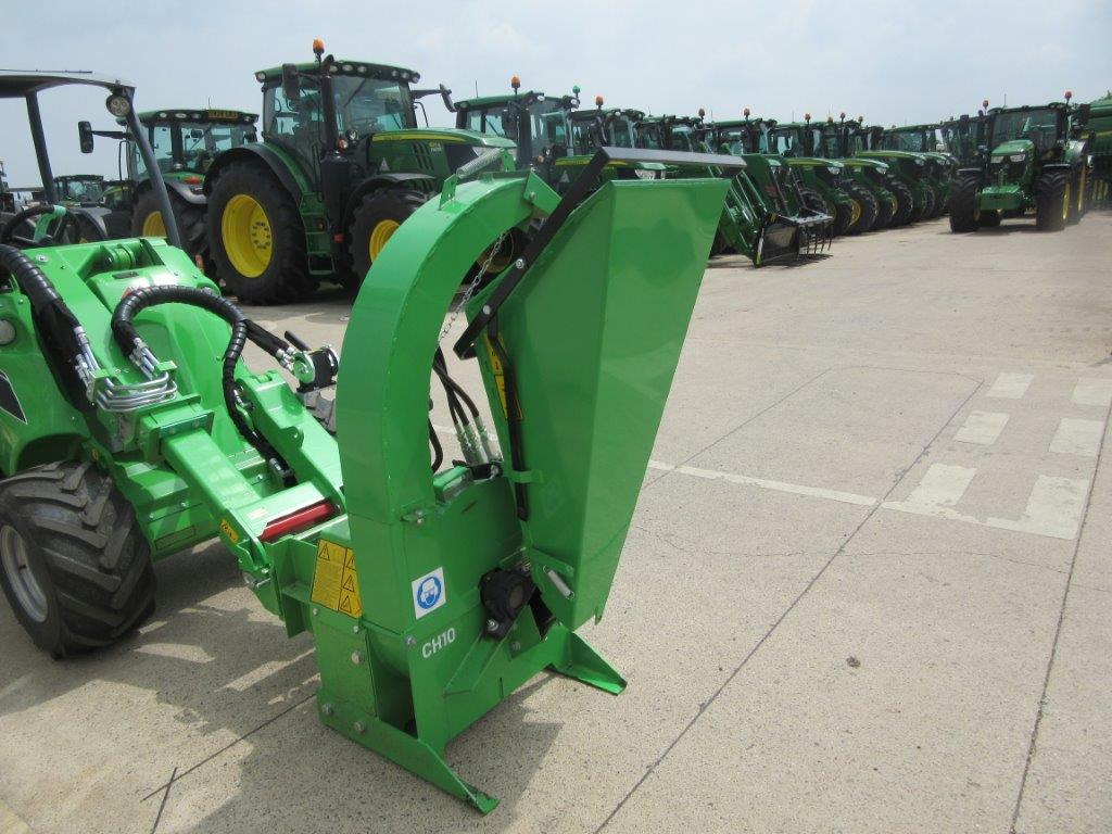 AVANT WOOD CHIPPER CH100 - Компактен товарач: снимка 4 AVANT WOOD CHIPPER CH100 - Компактен товарач: снимка 4