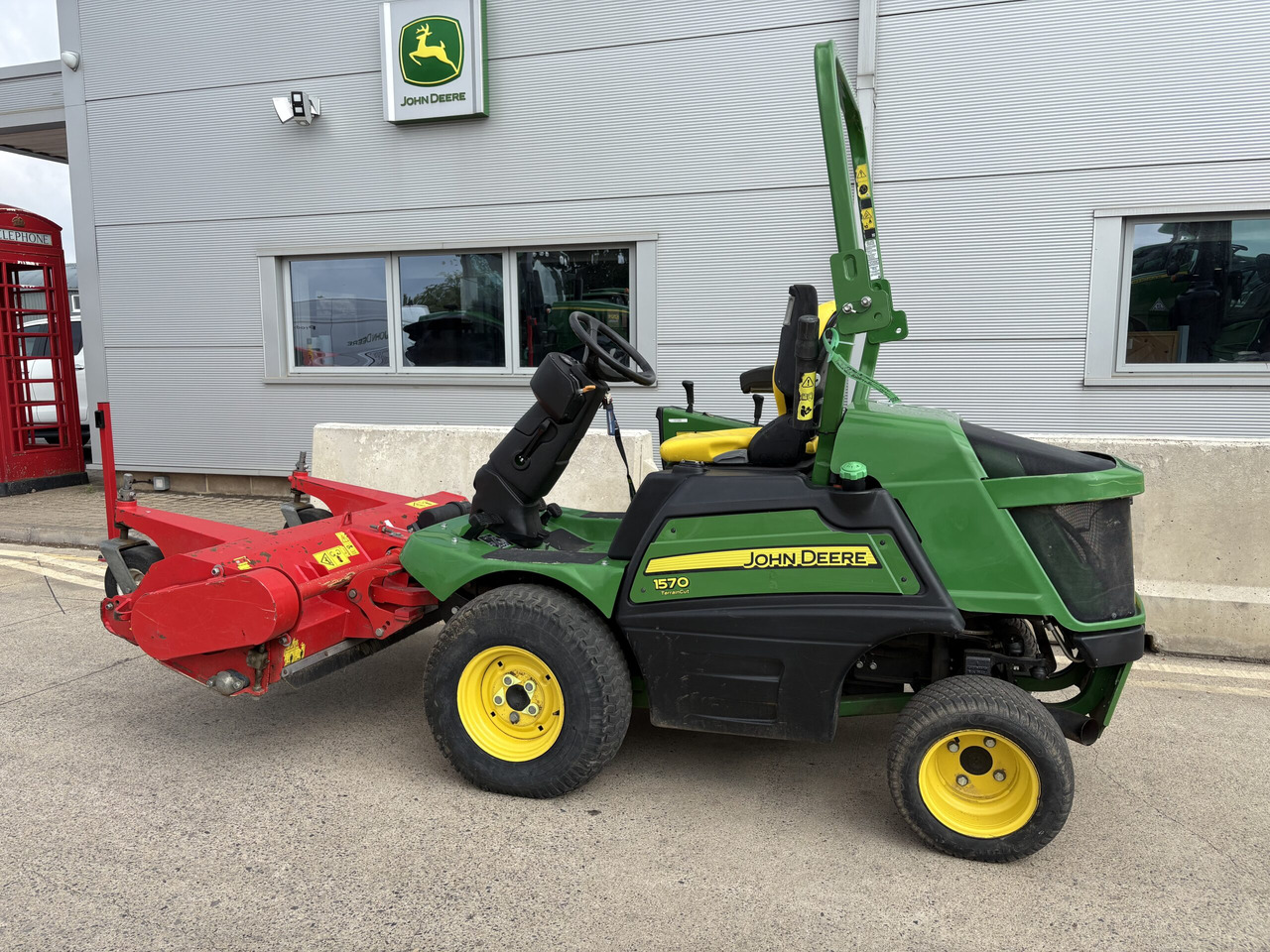 John Deere 1570 Outfront with Trimax FX155 Flail Mower - Косачка за трева: снимка 1 John Deere 1570 Outfront with Trimax FX155 Flail Mower - Косачка за трева: снимка 1