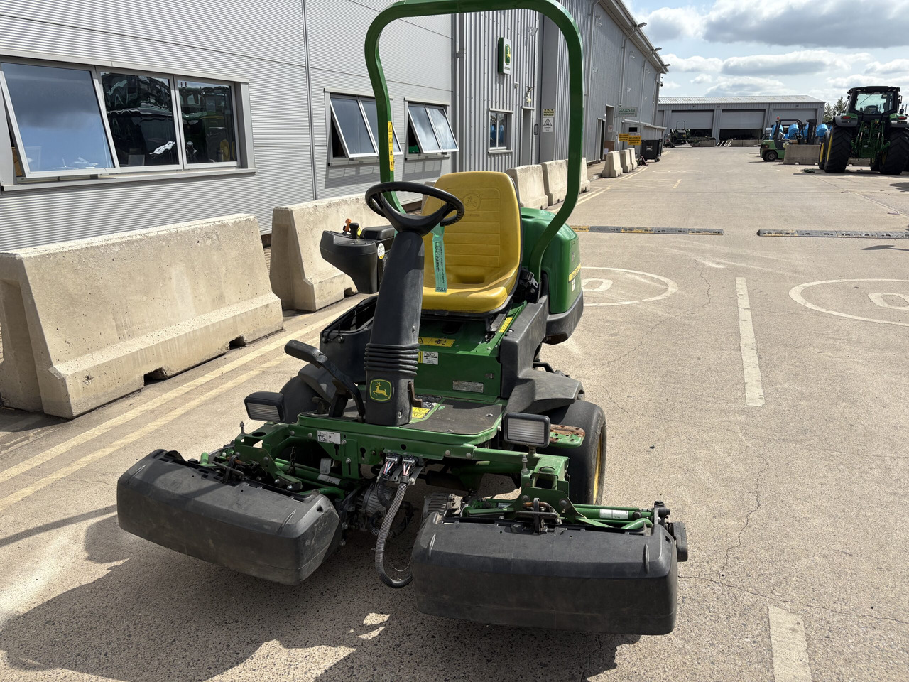 John Deere 2500E Greens Triple - Косачка за трева: снимка 2 John Deere 2500E Greens Triple - Косачка за трева: снимка 2