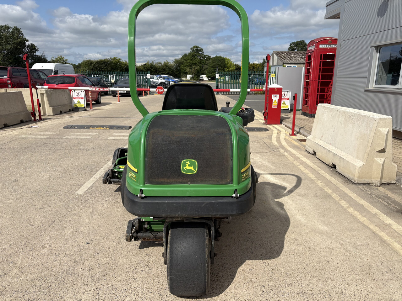 John Deere 2500E Greens Triple - Косачка за трева: снимка 3 John Deere 2500E Greens Triple - Косачка за трева: снимка 3