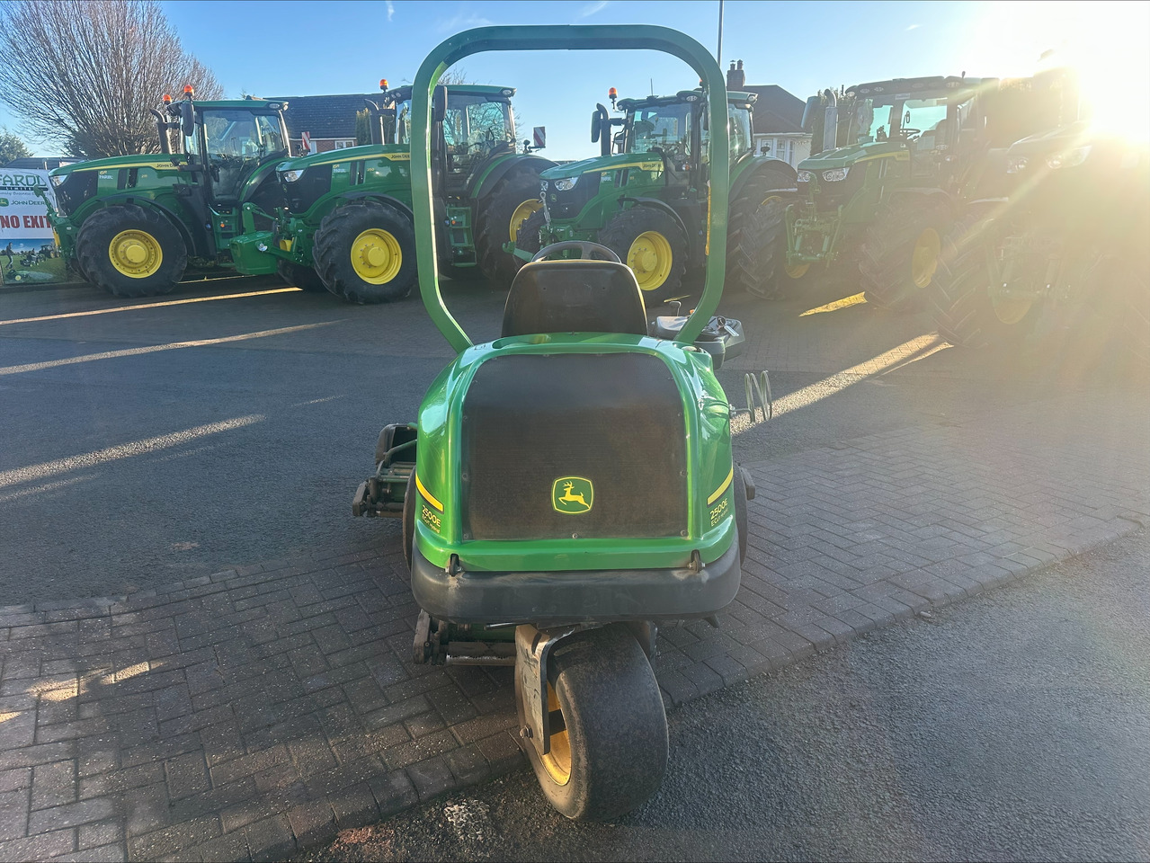 John Deere 2500E greens triple mower - Косачка за трева: снимка 4 John Deere 2500E greens triple mower - Косачка за трева: снимка 4