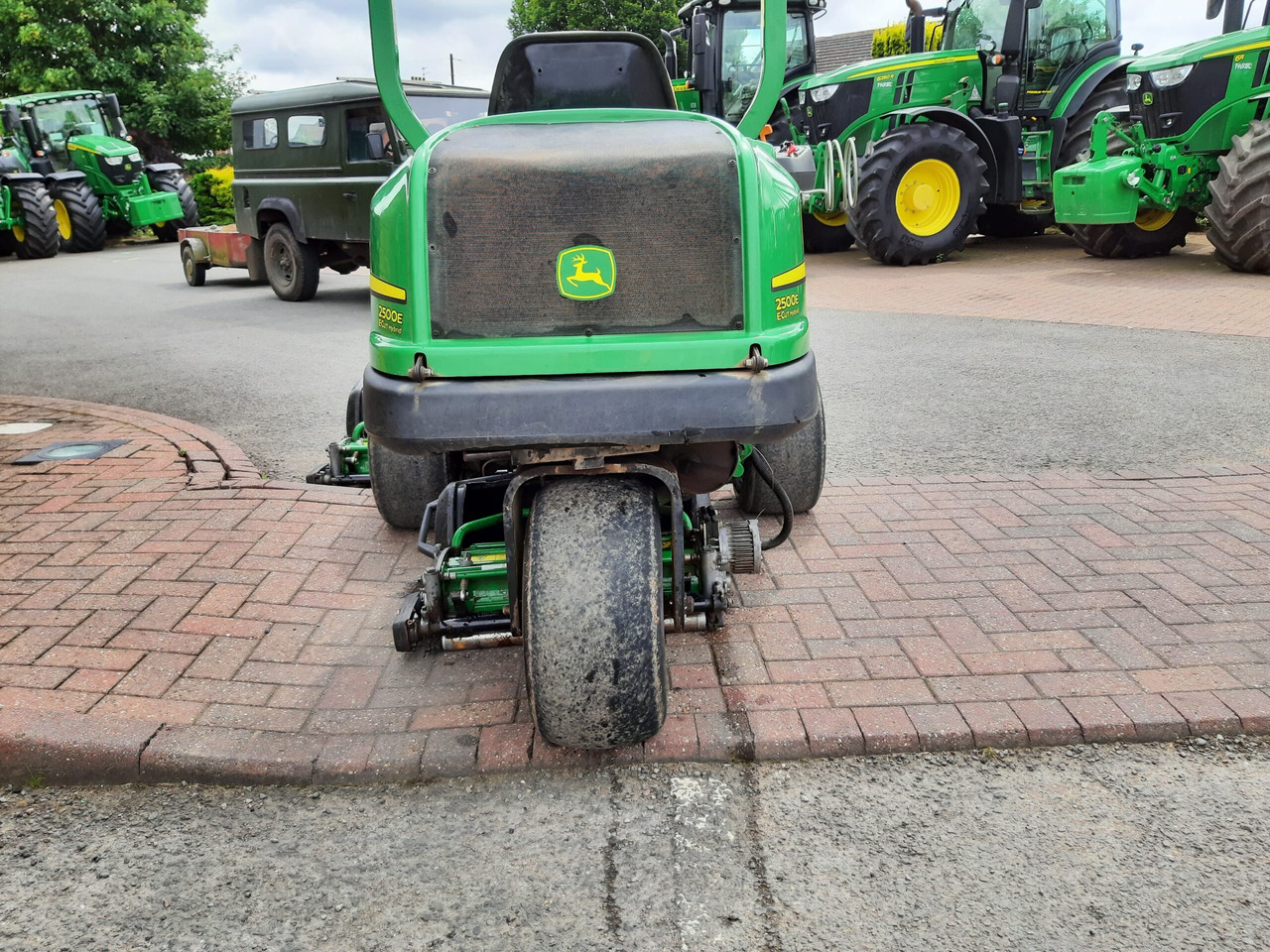 John Deere 2500E greens triple mower - Косачка за трева: снимка 3 John Deere 2500E greens triple mower - Косачка за трева: снимка 3