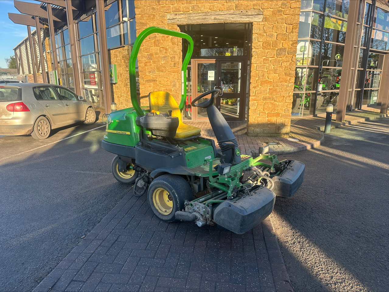 John Deere 2500E greens triple mower - Косачка за трева: снимка 1 John Deere 2500E greens triple mower - Косачка за трева: снимка 1