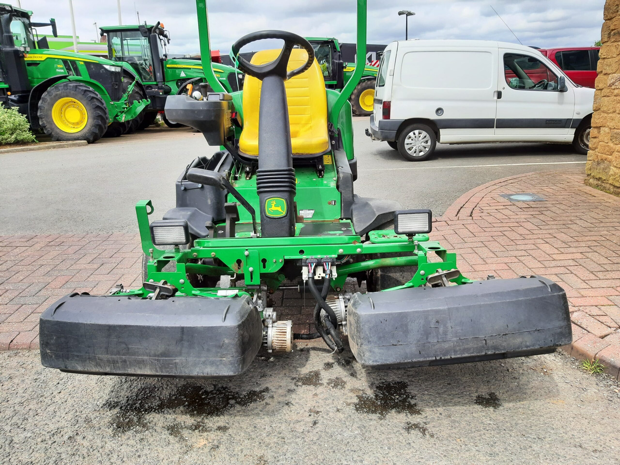 John Deere 2500E greens triple mower - Косачка за трева: снимка 2 John Deere 2500E greens triple mower - Косачка за трева: снимка 2