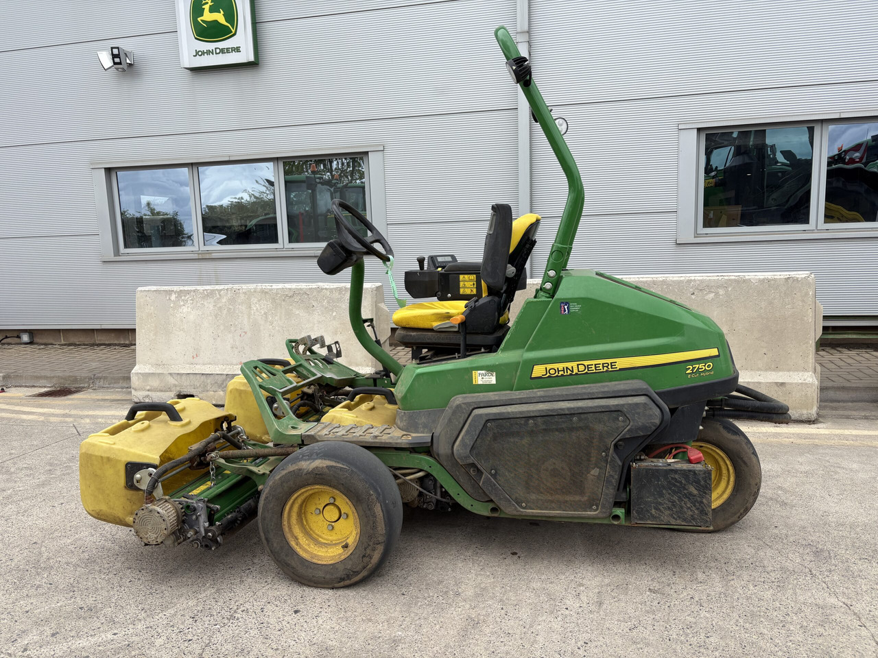 John Deere 2750E Triplex - Косачка за трева: снимка 1 John Deere 2750E Triplex - Косачка за трева: снимка 1
