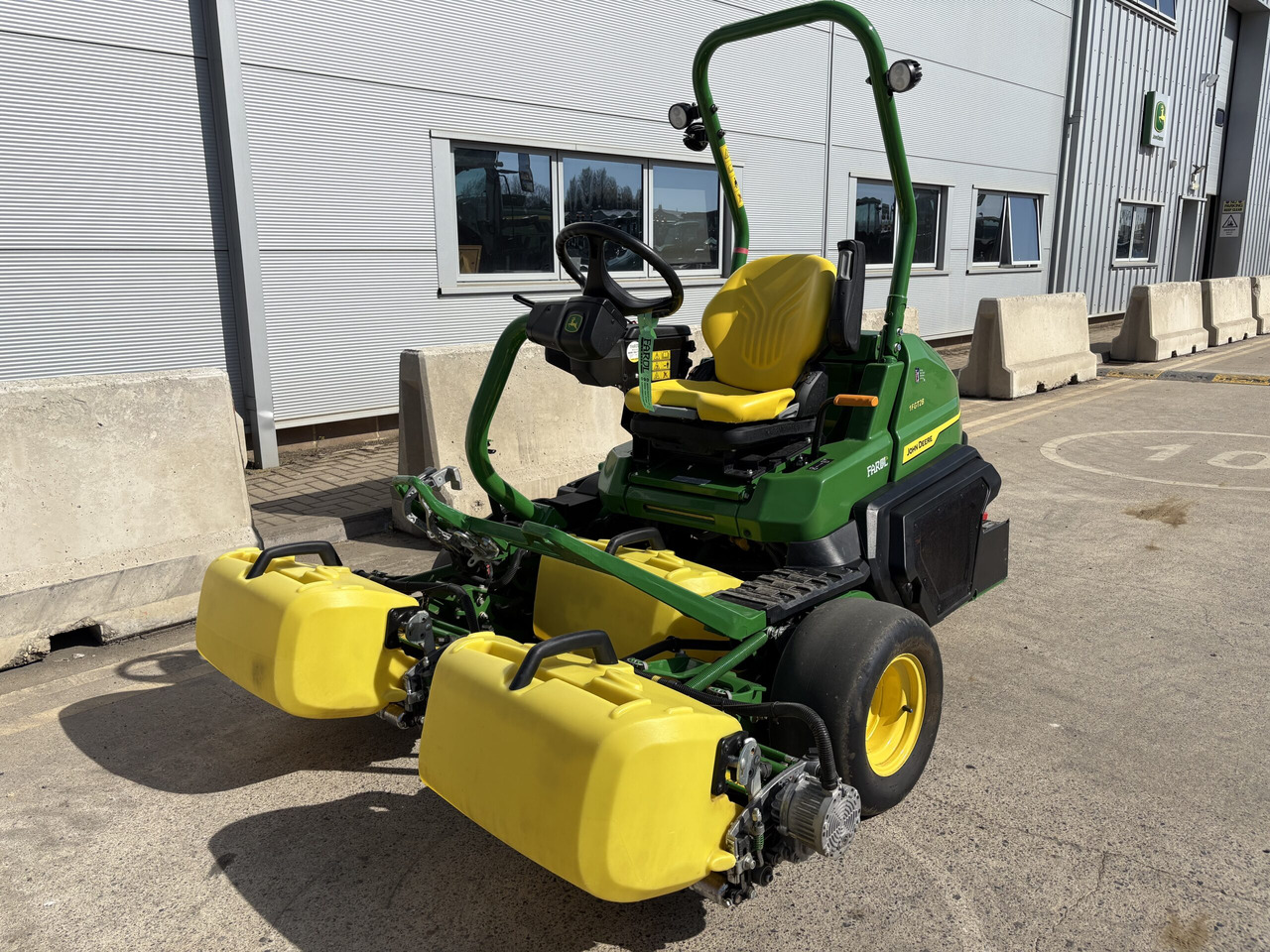 John Deere 2750E Triplex mower - Косачка за трева: снимка 2 John Deere 2750E Triplex mower - Косачка за трева: снимка 2