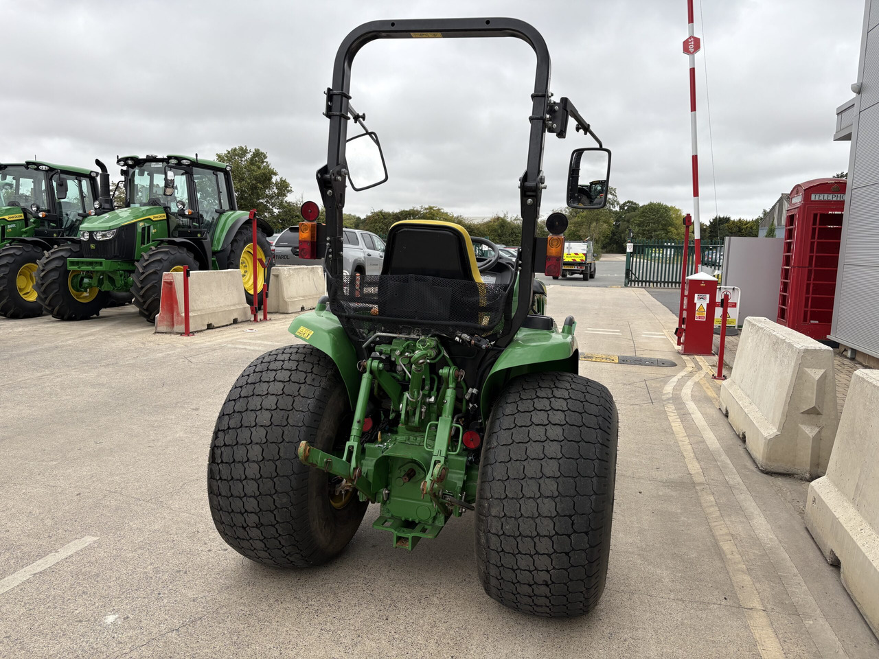 John Deere 3039R Compact Tractor - Малък трактор: снимка 5 John Deere 3039R Compact Tractor - Малък трактор: снимка 5