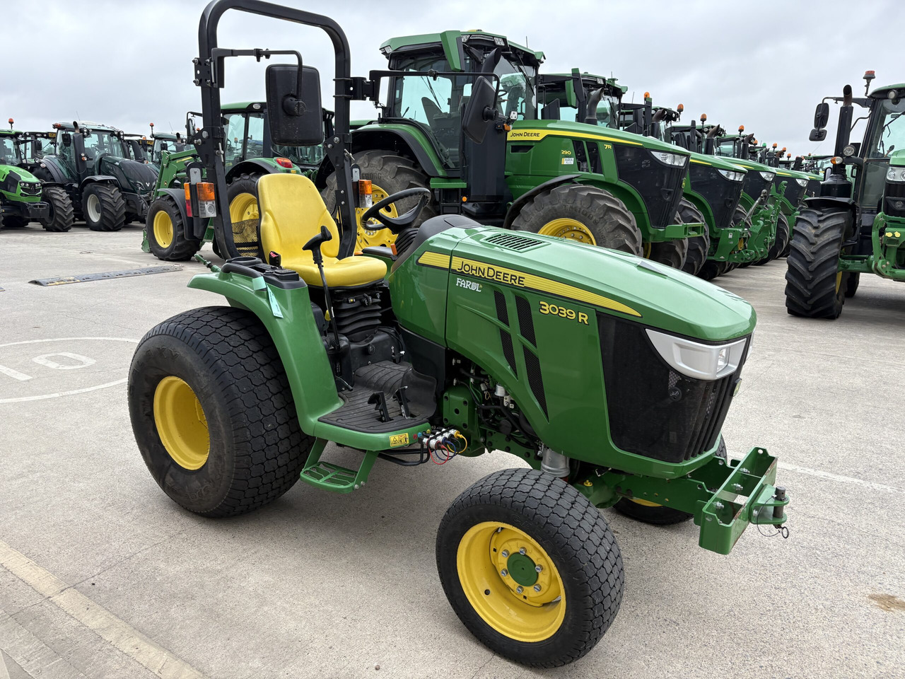 John Deere 3039R Compact Tractor - Малък трактор: снимка 4 John Deere 3039R Compact Tractor - Малък трактор: снимка 4