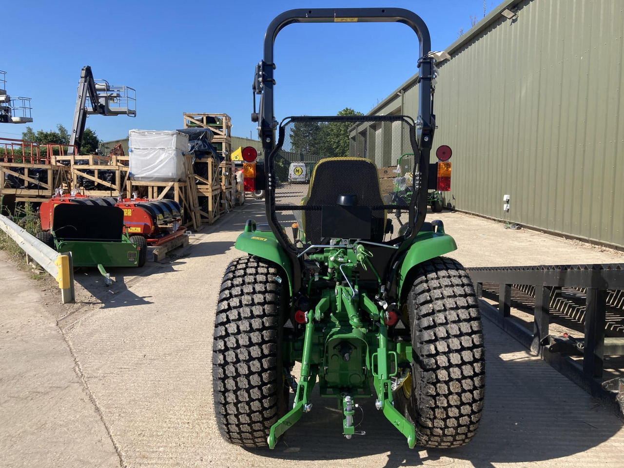 John Deere 3039R compact tractor - Малък трактор: снимка 4 John Deere 3039R compact tractor - Малък трактор: снимка 4
