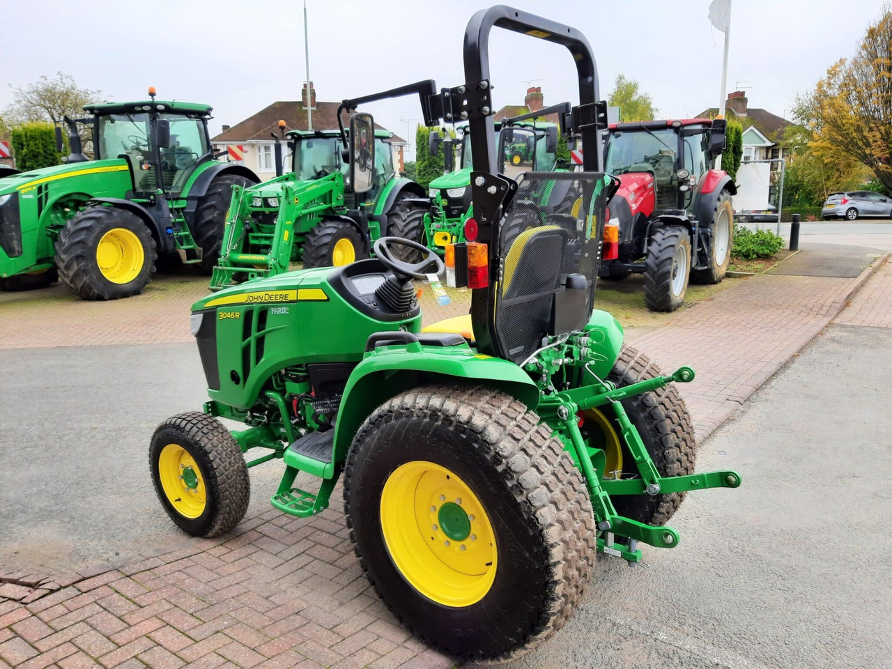 John Deere 3046R compact tractor - Малък трактор: снимка 3 John Deere 3046R compact tractor - Малък трактор: снимка 3