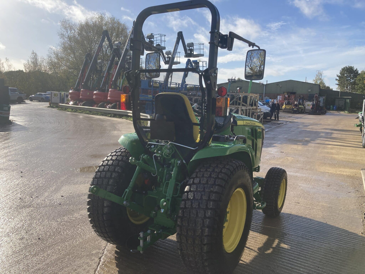John Deere 3046R compact tractor - Малък трактор: снимка 5 John Deere 3046R compact tractor - Малък трактор: снимка 5