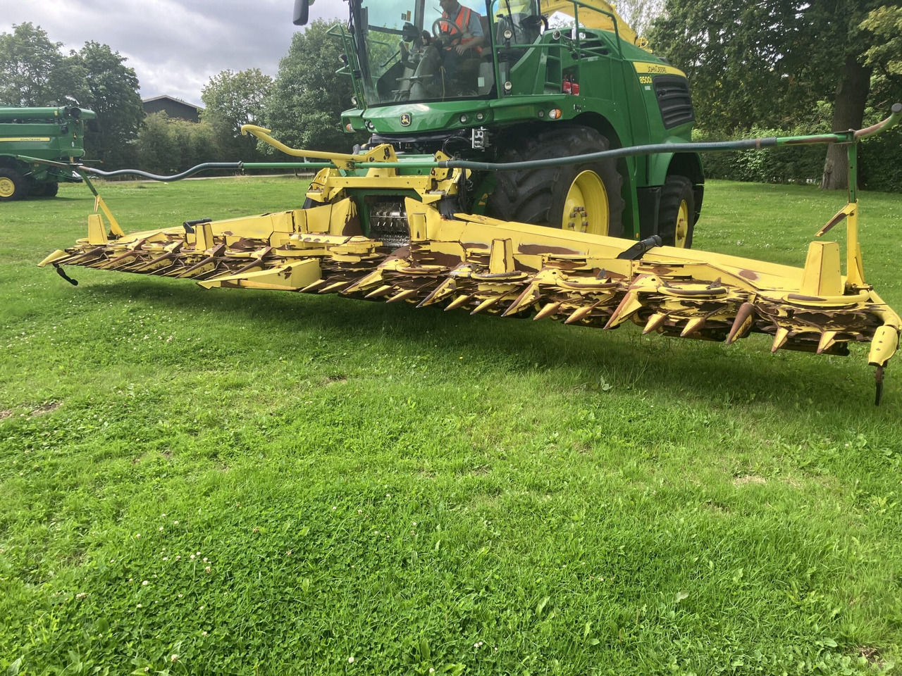 John Deere 390 Plus - Хедер за царевица: снимка 1 John Deere 390 Plus - Хедер за царевица: снимка 1