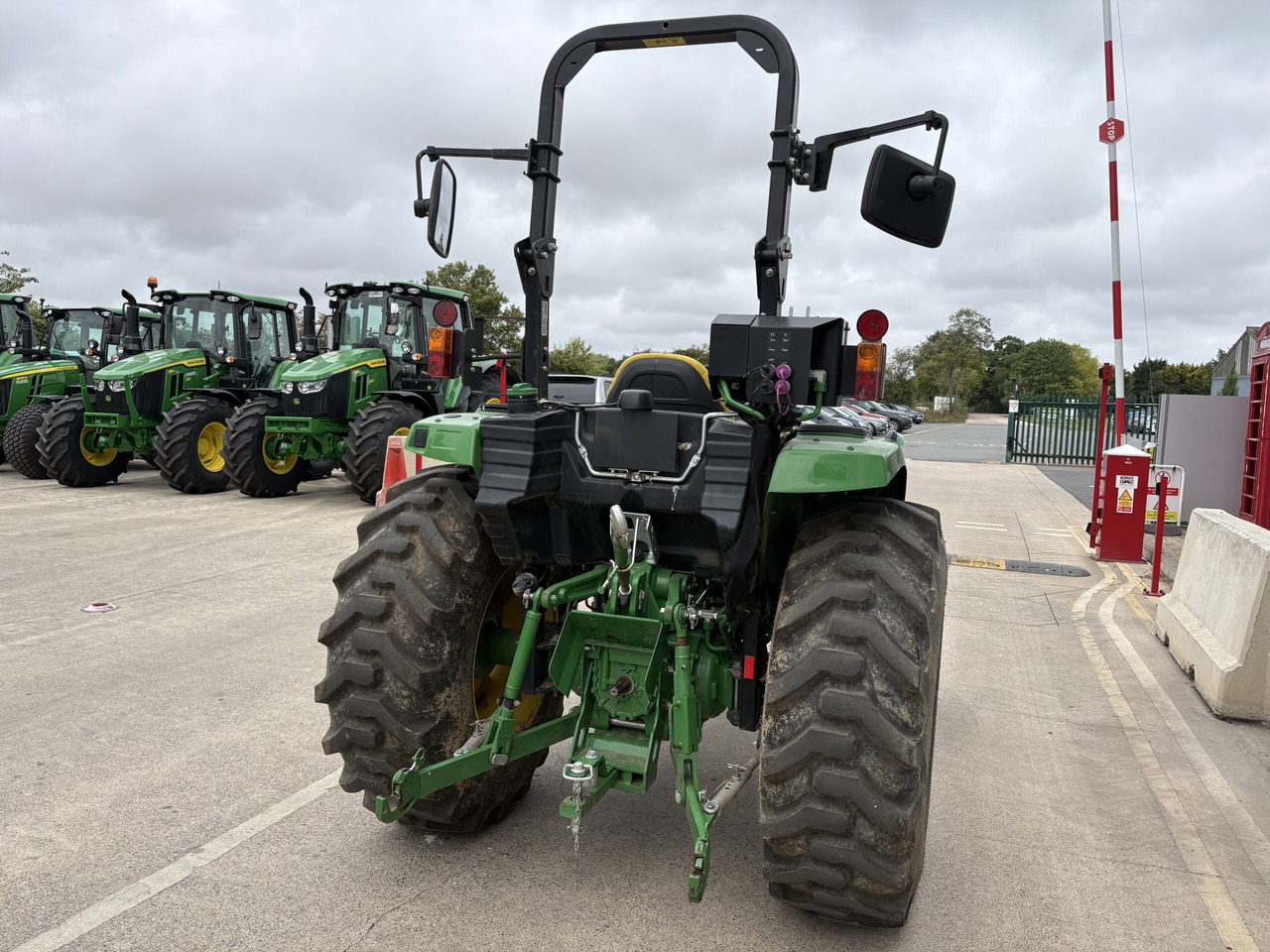 John Deere 4052M Compact Tractor - Малък трактор: снимка 4 John Deere 4052M Compact Tractor - Малък трактор: снимка 4