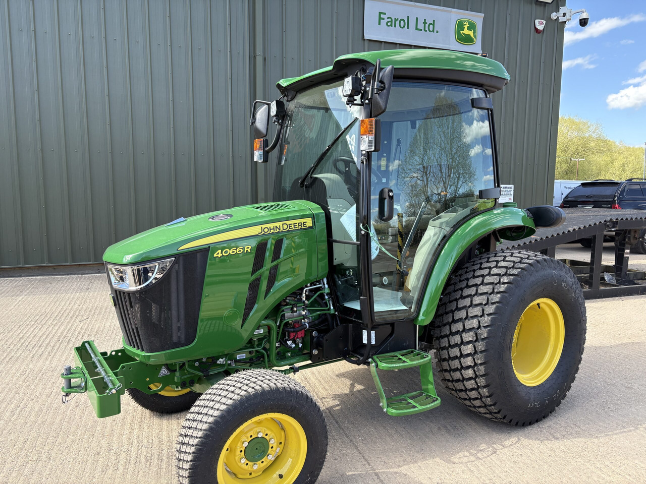 John Deere 4066R Compact Tractor - Малък трактор: снимка 1 John Deere 4066R Compact Tractor - Малък трактор: снимка 1
