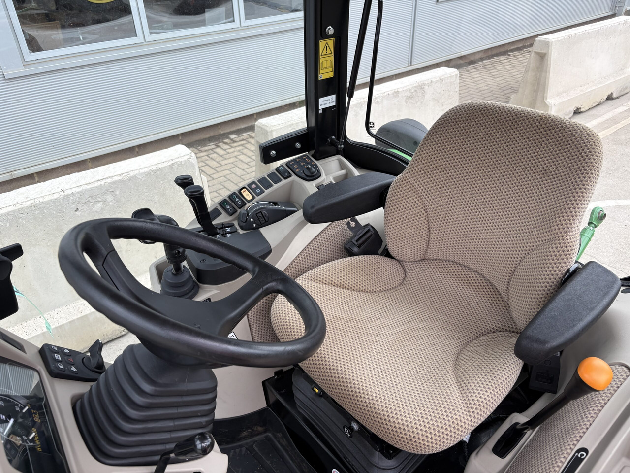 John Deere 4066R Compact Tractor - Малък трактор: снимка 5 John Deere 4066R Compact Tractor - Малък трактор: снимка 5